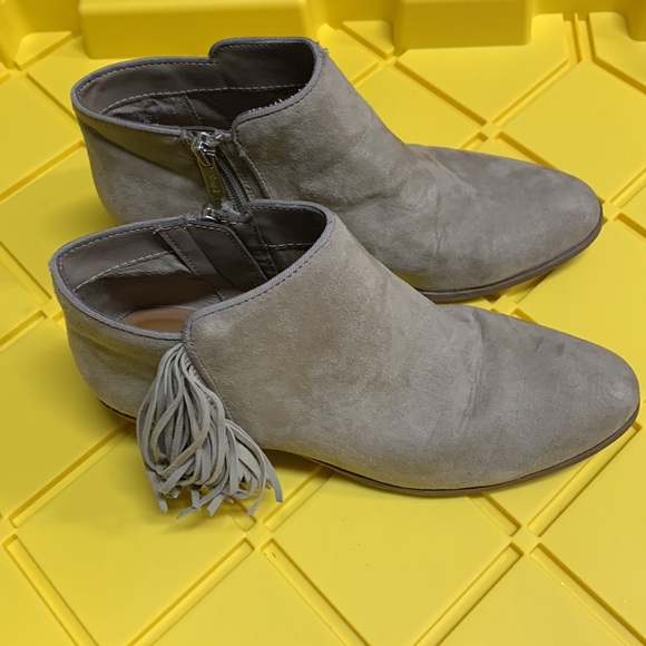 Girls 6.5M tassel ankle boots - Picture 2 of 3